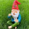 Statue de Gnome de jardin en résine, Figurine de fumer, doigt du milieu, étagère de bureau, décoration artistique de jardin de maison
